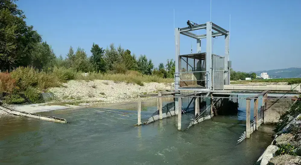 The fish migration aid at the Ottensheim-Wilhering power station sits enthroned against a gloriously blue sky.